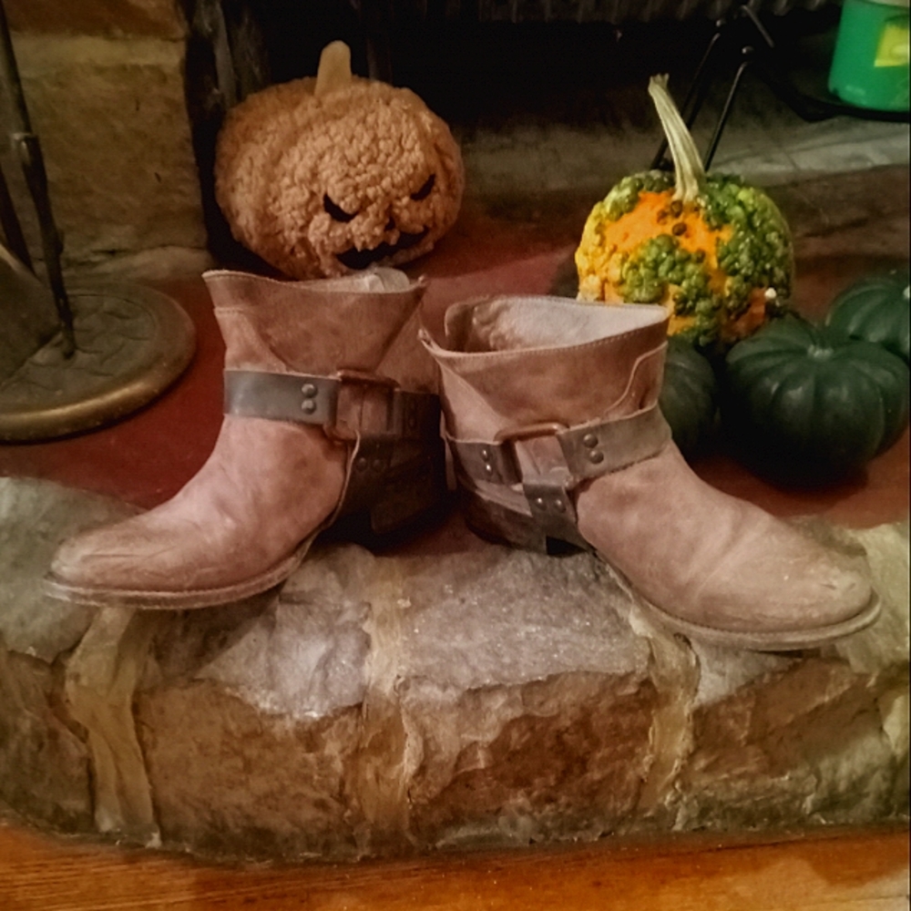 Freebird phlow tan size 7